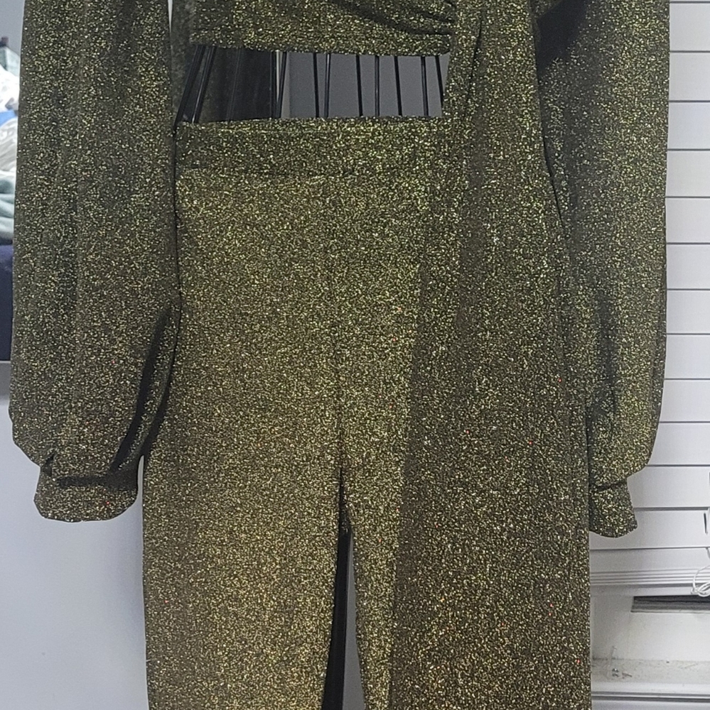 Pants suit